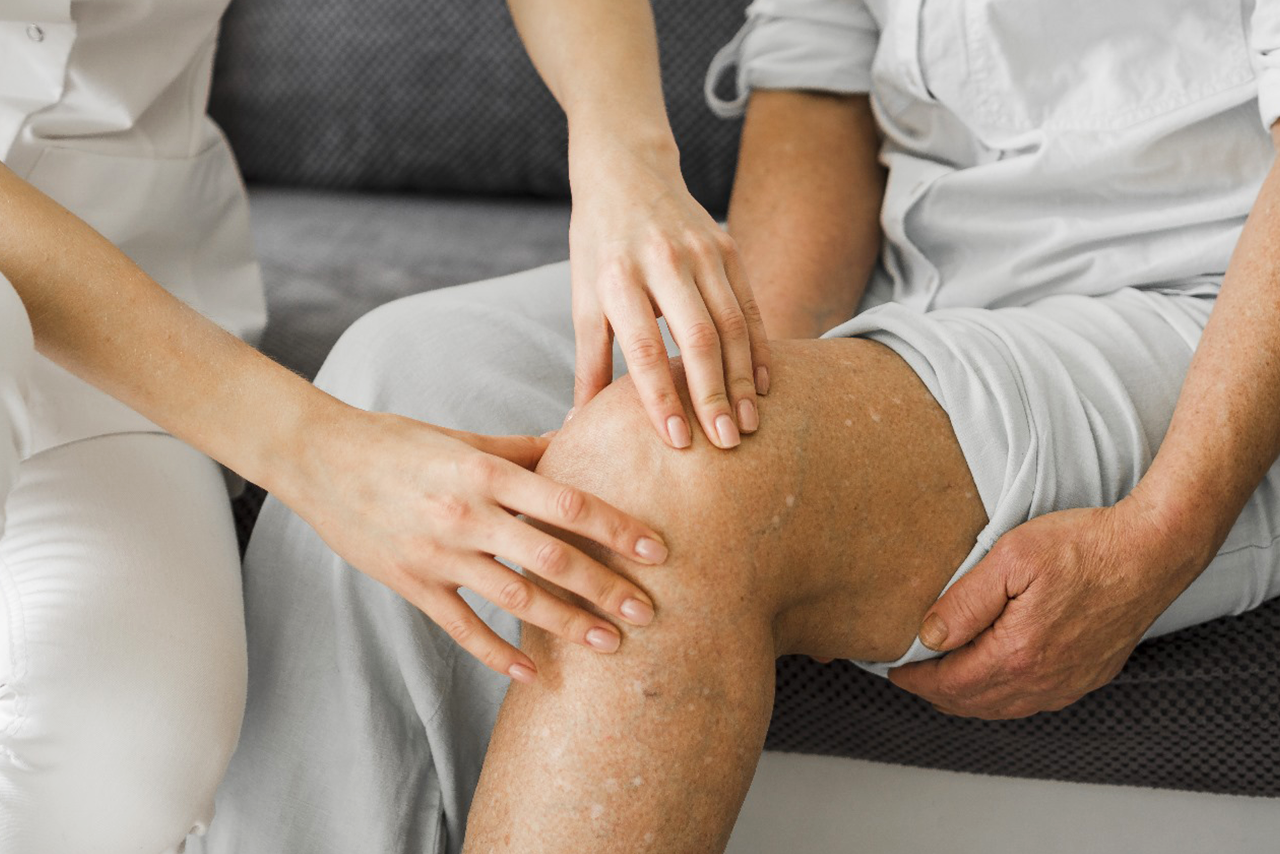 How Vitamins for Cracking Knees Can Help Restore Joint Flexibility